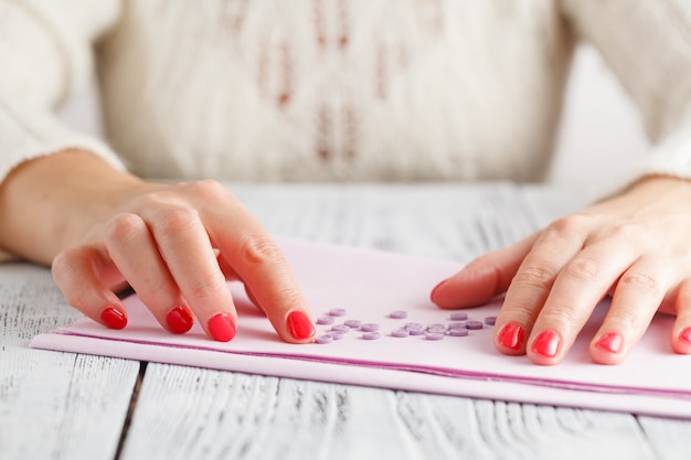 Jak zrobić paznokcie żelowe – Przewodnik krok po kroku